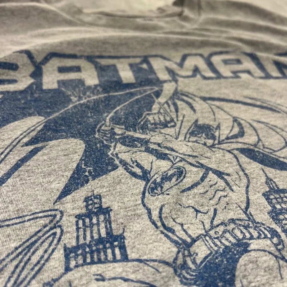 OLD NAVY Batman Graphic T-Shirt Mens XXL Gray‎ DC Comics Gotham City Retro - Picture 8 of 16